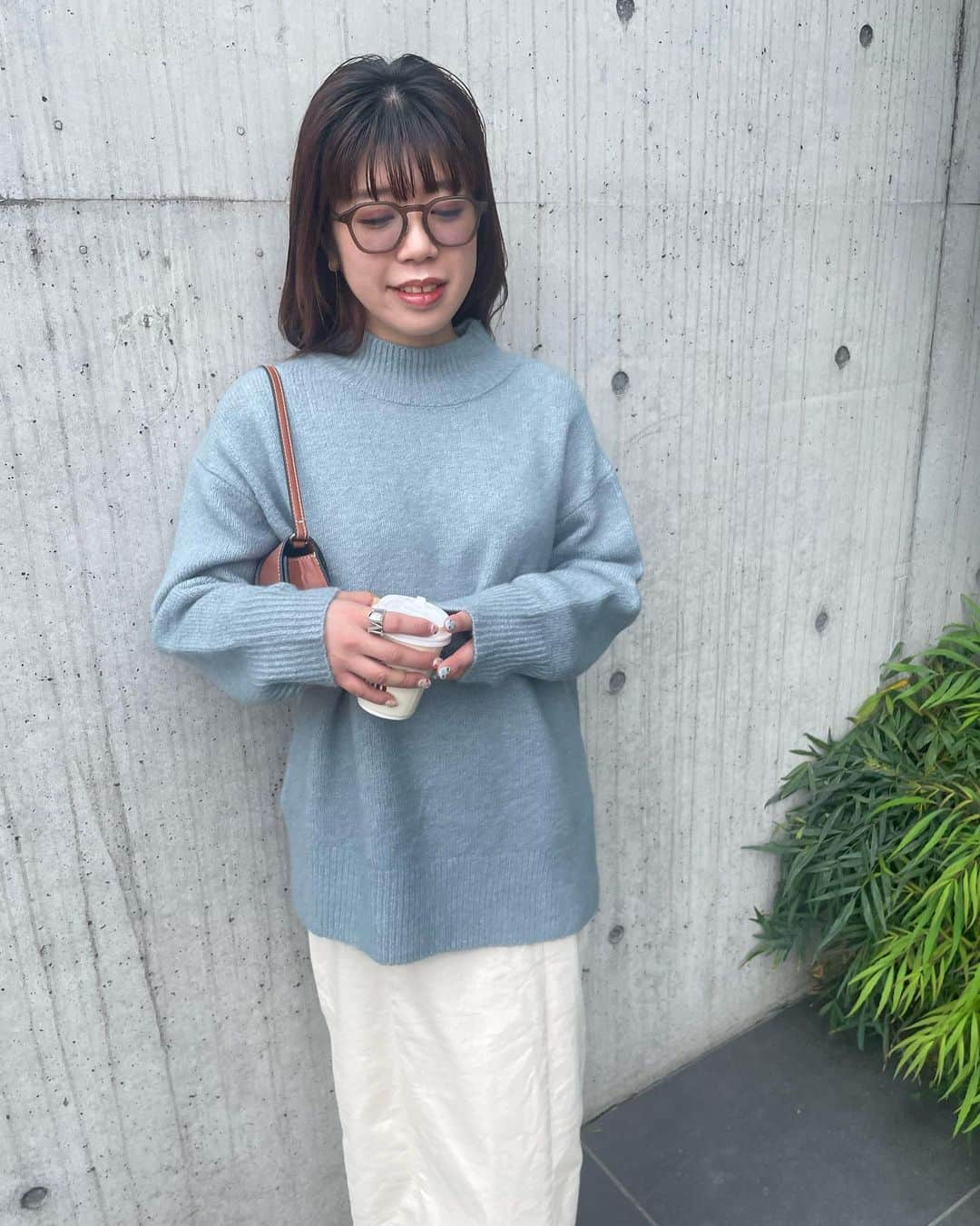 cocaさんのインスタグラム写真 - (cocaInstagram)「My Yak Knit😎 Vol. 1  都内も寒くなりそろそろ本格的にニットの出番🎯  cocaのこの冬イチオシ&定番！ 軽くてカシミアタッチのヤク風ニットを 使ったスタッフのリアルなコーデをご紹介👏🏼⭐️  2-3枚目　Staff : 169cm クルーネック　Dk.brown / L  4-5枚目　Staff : 161cm Vネック　DK.blue / M  6-7枚目　Misaki : 154cm モックネック　Blue / L  ※コーデアイテムは私物です※  -----------------------  #coca_code #コカコーデ#楽ちんコーデ #お出かけコーデ #秋コーデ#休日コーデ#キレイめカジュアル #爽やかコーデ #大人カジュアル #大人コーデ #大人の休日 #コスパコーデ #ママコーデ #ニットコーデ #가을코디 #겨울코디 #니트코디 #편한옷 #편한룩 #편한코디 #데이트룩」11月11日 12時13分 - coca_official_store