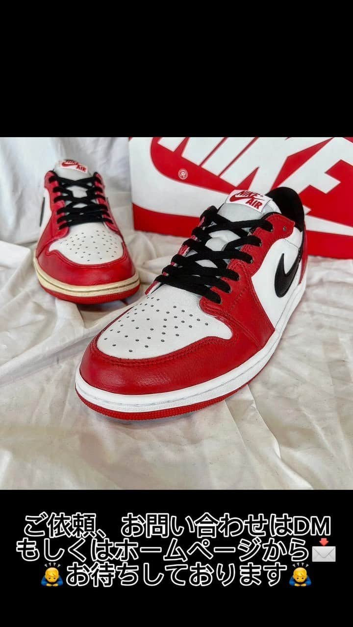 Sneaker At Randomのインスタグラム：「カスタムスニーカー . Nike Air Jordan 1 Retro Low OG "White and University Red"  Chicagoカラーにカスタムする工程をご紹介します👨‍🔧  お問い合わせはDM、 ホームページからお待ちしております📩  制作　山口  #スニーカー  #スニーカーコーデ  #スニーカーヘッズ #カスタムスニーカー  #スニーカー好き  #スニーカーカスタム  #スニーカー男子 #スニーカー好きな人と繋がりたい #NIKE #sneakerhead #sneakers #angeluspaint  #customsneakers  #custom  #customshoes  #customized  #custommade  #customkicks  #customnikes  #customaf1  #aj1 #af1 #dunk」