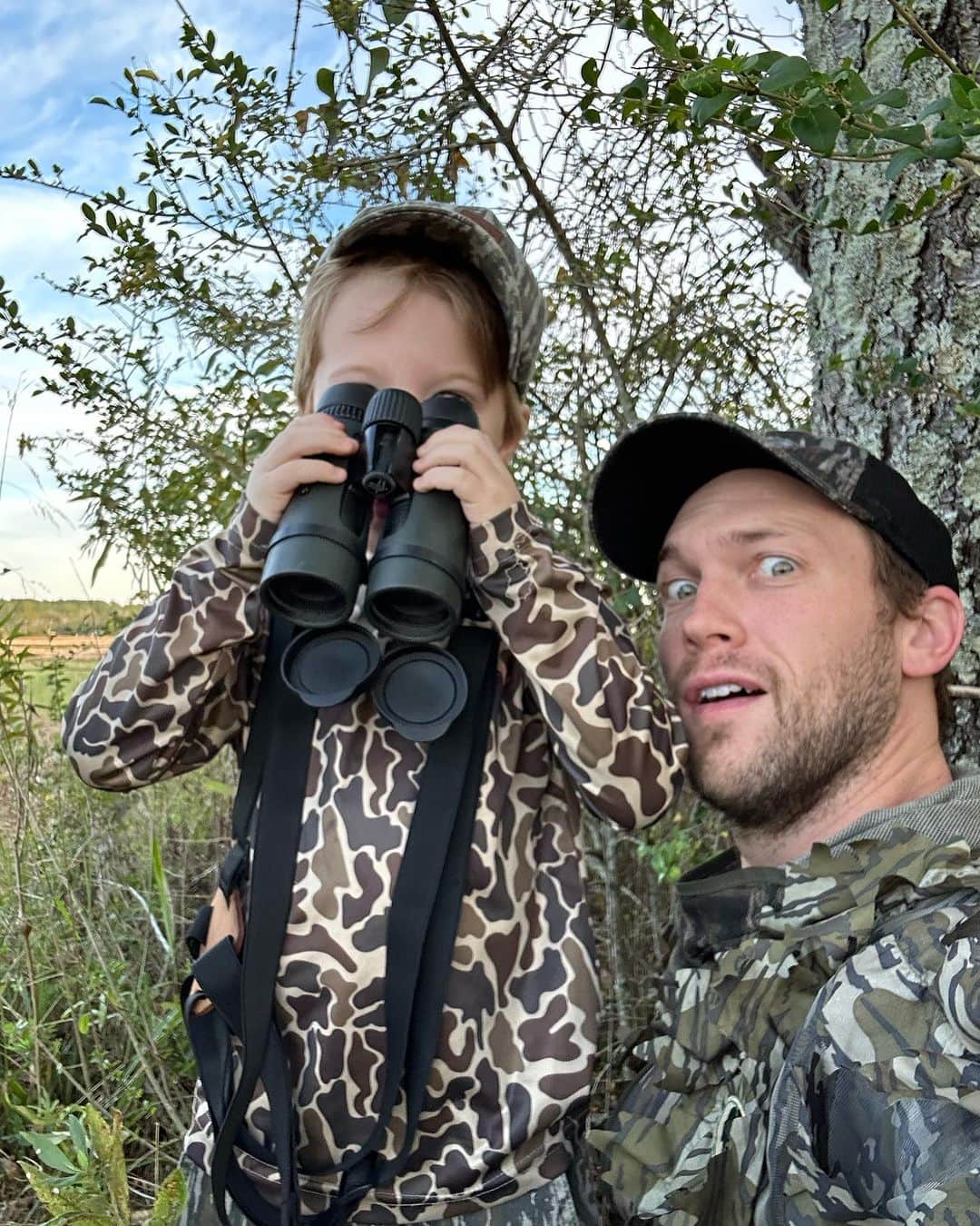 フィリップ・フィリップスのインスタグラム：「Happy birthday to my best buddy in the whole world. He’s a lover and a fighter just like his mama. I’m a lucky guy to call you my son. I hope today was full of Spider-Man and chocolate. I love you, buddy Rojas ❤️」