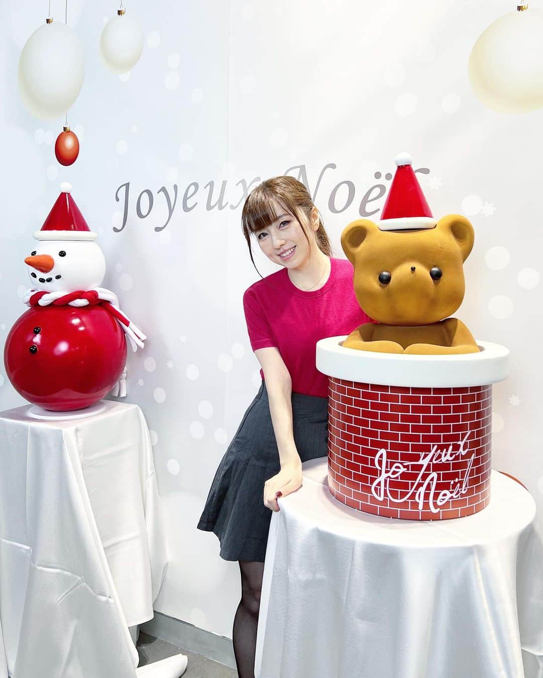 早川愛のインスタグラム：「🧸⛄️🌲🎅🏭  LOUANGE TOKYO  Happy Snow man Xmas collection 2023❤️❤️❤️ @louangetokyo_lemusee   今年もルワンジュのクリスマスケーキは激かわでした❤️❤️❤️ クリスマスアフタヌーンティーもいきたいなぁ🫖❤️  ・  #ルワンジュ東京ルミュゼ #クリスマスケーキ #クリスマスケーキ2023 #christmascake」