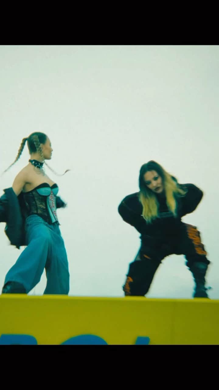 Delia Matacheのインスタグラム：「@oanacosanzeana 👉👈 vineeeeee🥷🏮」
