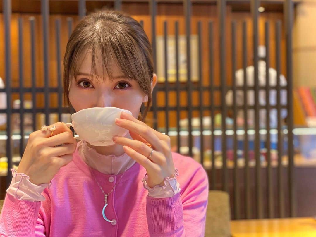 大森日雅のインスタグラム：「ほっこりたいむ🫖🍵🍡 ⁡ ⁡ 低気圧で体調すぐれない時は無理をしない。 だなぁ。」