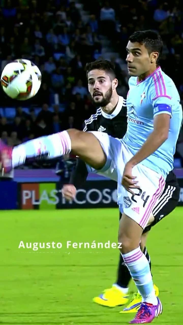 アウグスト・フェルナンデスのインスタグラム：「AUGUSTO FERNÁNDEZ A PLAY4 CHILDREN AMBASSADOR ‼️  🇪🇸Cadiz 🇨🇳Beijing Renhe 🇪🇸Atlético de Madrid 🇪🇸Celta de Vigo 🇦🇷Vélez Sarsfield 🇫🇷Saint-Étiene 🇦🇷River Plate  Welcome Augusto👏👏  LETS HELP TOGETHER💪  AUGUSTO FERNÁNDEZ É EMBAIXADOR PLAY4 CHILDREN ‼️  🇪🇸Cádiz 🇨🇳Beijing Renhe 🇪🇸Atlético de Madrid  🇪🇸Celta de Vigo 🇦🇷Vélez Sarsfield 🇫🇷Saint-Étiene  🇦🇷River Plate  Bem-vindo Augusto👏👏  JUNTOS VAMOS AJUDAR, VESTE TAMBÉM A CAMISOLA💪  #play4children #augustofernández #kidsleaguefootball #embaixadoresjogapelascriancas #jogapelascriancascommunity #eventosolidario #escolasolidaria #foreverychildonesmile #footballforthegoals @augusto12fernandez @play4children」