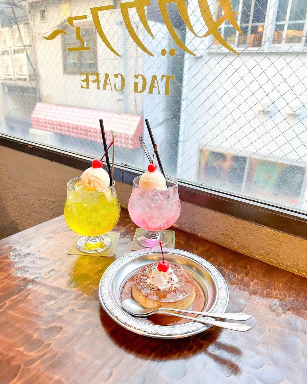 谷口夢奈のインスタグラム：「🍒 ⁡ ⁡ クリームソーダ🍨 プリン🍮 ⁡ 王道が一番美味しい😋 ⁡ ⁡ ⁡ #タグカフェ #tagcafe #下北沢カフェ #下北沢喫茶店 #creamsoda #pudding #cafe #cafestagram #shimokitazawa #クリームソーダ #クリームソーダ巡り #プリン #셀스타그램 #데일리룩 #오오티디 #카페 #먹스타그램 #맛스타그램」