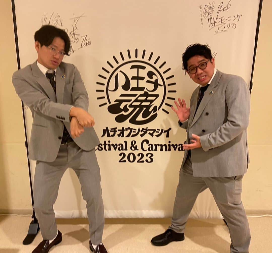 昴生さんのインスタグラム写真 - (昴生Instagram)「フェス！！ #今日は #八王子魂2023  #という #ヒロミさん主催の #フェスで漫才させていただきました！ #楽屋に到着すると #マキシマムザホルモン  #ナヲ さん #とバッタリ！ #出演されてないですけど #見に来てはりました！ #初対面のナヲさん！ #マキシマム世代の僕ら！ #心の中で #ナヲさんやー！ #てずっと思いながら喋らせてもろて写真撮ってもらいました！ #ぶっ生き返すと絶望ビリー #めっちゃカラオケで歌ってもらった！ #なんかマキシマムザホルモン完璧に歌うやつ友達に一人はおらんかった？ #声とか歌詞とか完璧に歌えるやつ一人はおったやん！ #そいつとカラオケ行って歌ってもらってたなぁ！ #そいつ誰やったっけなぁ？ #元気してるかなぁ？ #まだ歌えるんかなぁ？」11月11日 17時54分 - mikikousei