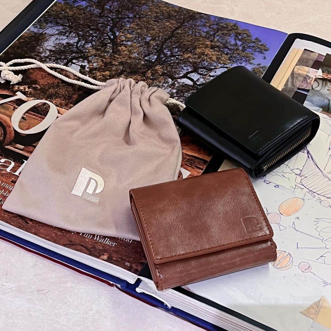 POLYさんのインスタグラム写真 - (POLYInstagram)「【Episode.4】発売決定!! ✴︎POLY WALLET (black / brown) オリジナル巾着つき  【web schedule】 2023. 12.8 21:00- 12.10 23:59〆 @ POLY ONLINE STORE   📦delivery：ご購入から10日以内発送  ————————————————————  【先行受注販売】  POLY POPUP SHOP @SHIBUYA PARCO(5F)  ※アイテムの実物はご覧いただけます。  《DATE》 11.23(Thu)-11.26(Sun) OPEN 11:00 - CLOSE 21:00  《PLACE》 〒150-0042 東京都渋谷区宇田川町15-1 渋谷パルコ5F  ————————————————————」11月11日 21時00分 - _is_poly