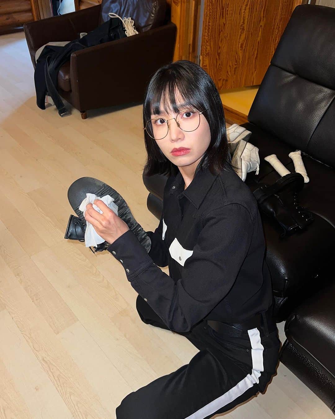 May J Leeのインスタグラム：「고대하던 촬영 날! 🥸 눈다래끼 났지만…난 괜찮아 @streaming_kill coming soon🔥」