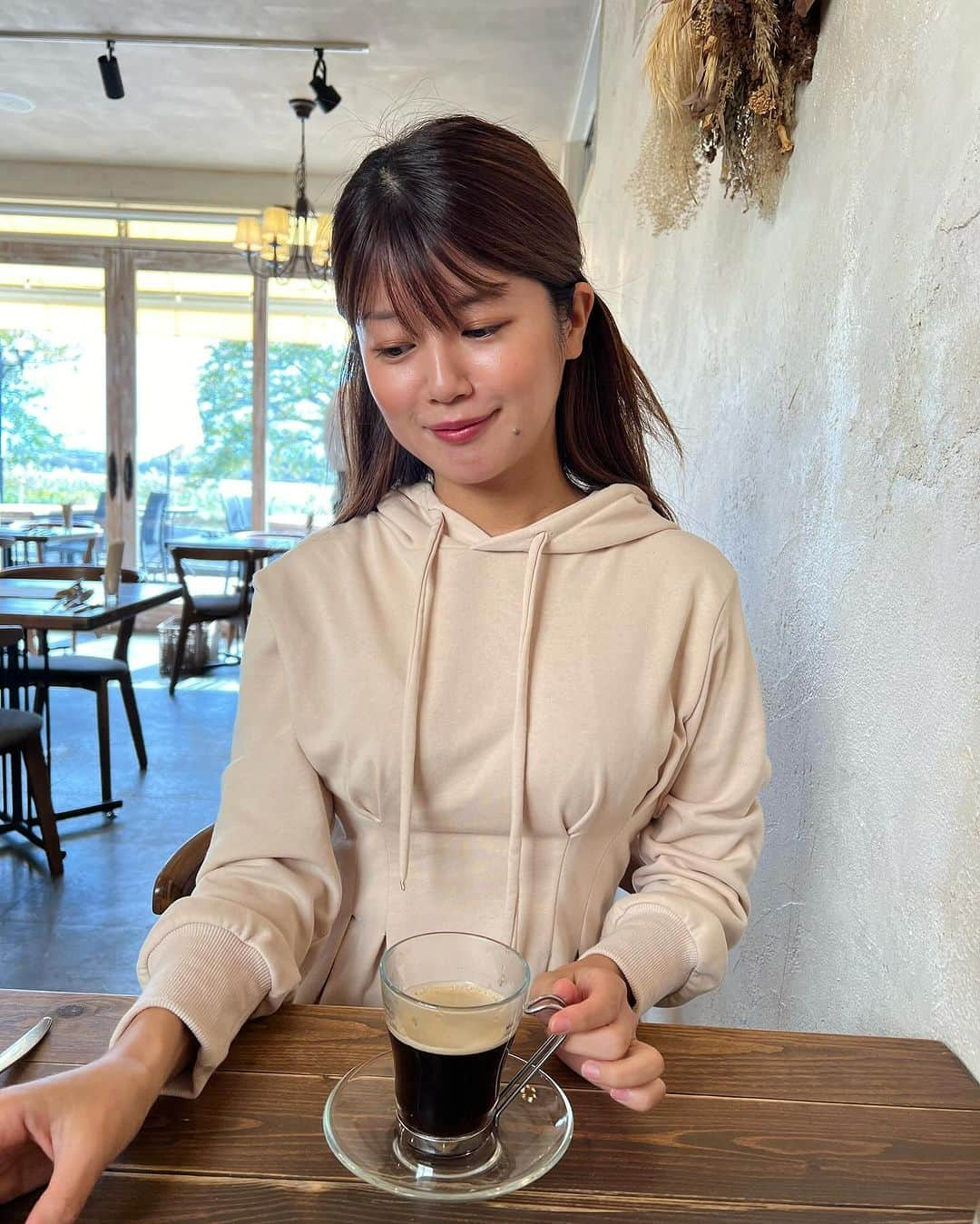 小林礼奈のインスタグラム：「新潟市にあるフラグレットさんでランチ🫶🫶 川沿いにあってめちゃくちゃオシャレなお店でした♡ ハンバーグがとろけた😆✌️  PR @flaglet_cafe #新潟ランチ #新潟カフェ #ハンバーグ #フラグレット #オムライス #新潟オムライス #flaglet #新潟ハンバーグ」