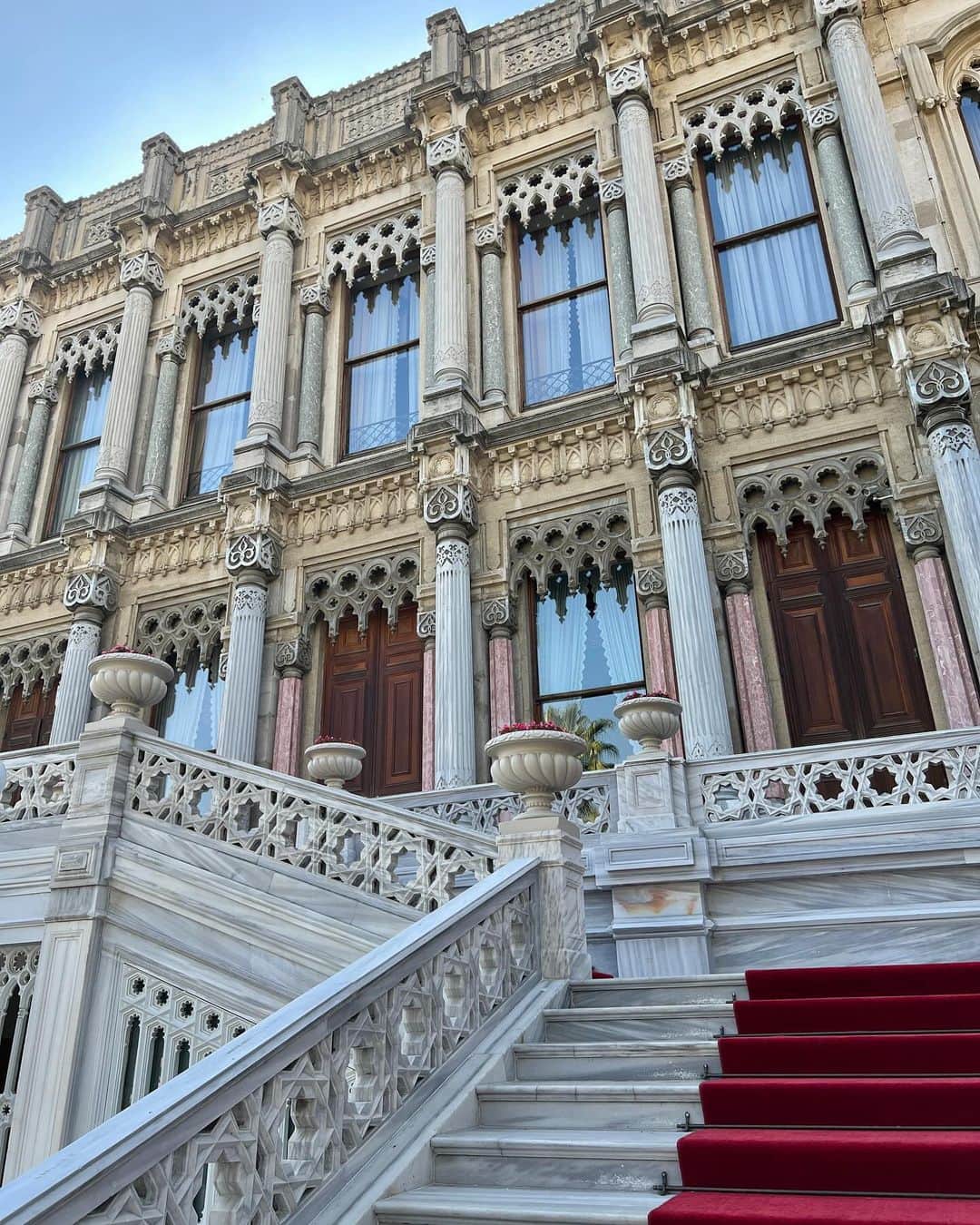 ayakoさんのインスタグラム写真 - (ayakoInstagram)「Çirağan Palace 🇹🇷🏰 イスタンブールにある宮殿のように美しいホテル✨💫 どこをみてもかわいくて素敵で大好きな幸せ空間だったなぁ👸🏻💐✨ お部屋からの眺めも🙆🏻‍♀️💕  #ciraganpalace #イスタンブール #トルコ旅行」11月11日 12時54分 - ayapooh_22