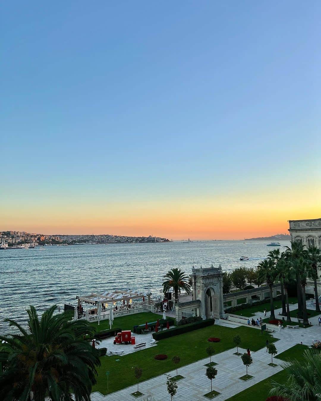 ayakoさんのインスタグラム写真 - (ayakoInstagram)「Çirağan Palace 🇹🇷🏰 イスタンブールにある宮殿のように美しいホテル✨💫 どこをみてもかわいくて素敵で大好きな幸せ空間だったなぁ👸🏻💐✨ お部屋からの眺めも🙆🏻‍♀️💕  #ciraganpalace #イスタンブール #トルコ旅行」11月11日 12時54分 - ayapooh_22