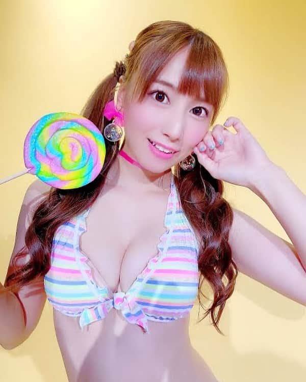 初川みなみのインスタグラム：「11/29(水)ズームサイン会✨ ⁡ ファンクラブ限定サイン会です😉 19：00から順番にお1人ずつとお話しです！ 楽しみすぎる🍒 ⁡ ぜひファンクラブチェックしてください✨ エッチな投稿もしてます🫶🏻🔞 ⁡ 👉 https://fantia.jp/fanclubs/366259」