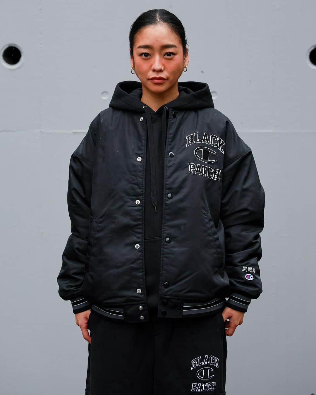Champion Japanさんのインスタグラム写真 - (Champion JapanInstagram)「【Champion × BLACK EYE PATCH】  2023/11/11(Sat) RELEASE.   Item: Baseball Jacket Number:C8-Y616 Color:Navy,Black Size:S,M,L,XL Price:¥30,800  Item: Hooded Sweatshirts Number:C8-Y143 Color:Oxford Gray,Black Size:S,M,L,XL Price:¥24,200  Item: Cargo Sweat Pants Number:C8-Y229 Color:Oxford Gray,Black Size:S,M,L,XL Price:¥22,000 ⁡ Staff  Women’s 165cm/M Men’s 180cm/XL  #Champion #ChampionJP #BLACKEYEPATCH #チャンピオン」11月11日 13時00分 - champion_japan