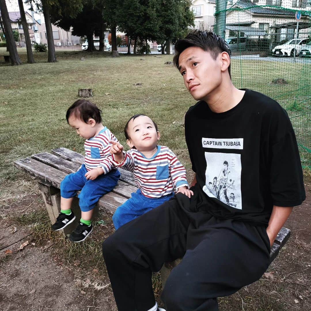 能登正人のインスタグラム：「Twins👶👶 飛行機とアンパンマンが大好きです #twins #双子」