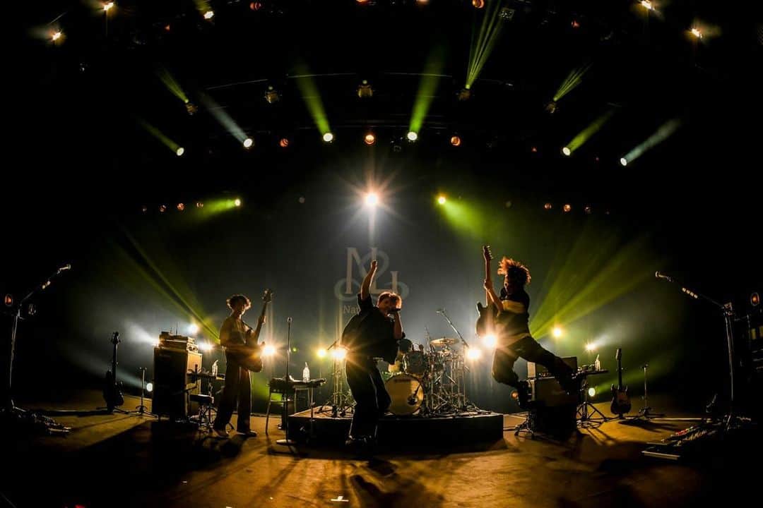 花村想太のインスタグラム：「Natural Lag Live Tour 2023-GRLOW- 無事完走しました。 伊丹で本当に素敵な景色と体験をさせてもらいました。 前回の伊丹は800人で悔しい思いをしたけど、 今回は約1300人埋めることができました。 5会場あわせて4200人以上の方と出逢えました。 この経験を経て次はもう一歩先のステージにいくために、 先ずは4月にもう一度近い距離でゆったりと聴いてもらえる premium acoustic liveを開催します！！ その後もしっかり計画してるから、 ナチュラグを引き続きよろしくお願いします！！！ ほんっとうに音楽やっててよかった。 みんなのおかげで今日も歌えてます。 歌う理由、ともすれば生きる理由をくれて 本当に心の底からありがとう。 いつも支えてくれるラグズへ、 『とめどない愛を』」
