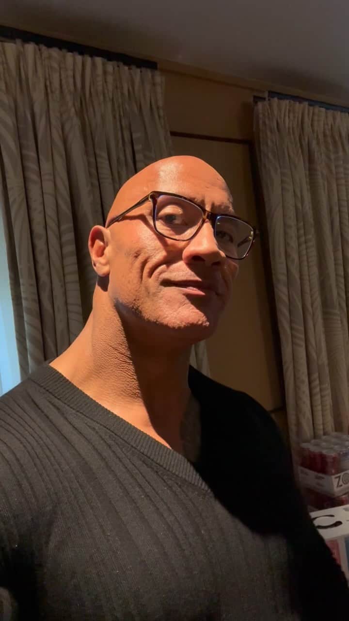 ドウェイン・ジョンソンのインスタグラム：「Very productive work week with our @zoaenergy board meeting with leadership team and investors.   As a founder of ZOA, I exhibit strict corporate discipline by getting up and standing in the back of the room to stretch, drink some ZOA and make videos for @instagram & @tiktok 🤓👊🏾  Thank you to our incredible ZOA leadership & management teams as well as our investing partners @molsoncoors — all committed to quality, innovation, growth and most importantly, deliver an awesome product for our fans 🚀 📈 👍🏾  #zoa  #board2023  #molsoncoors  @danygarciaco  @daverienzi  #johnshulman」