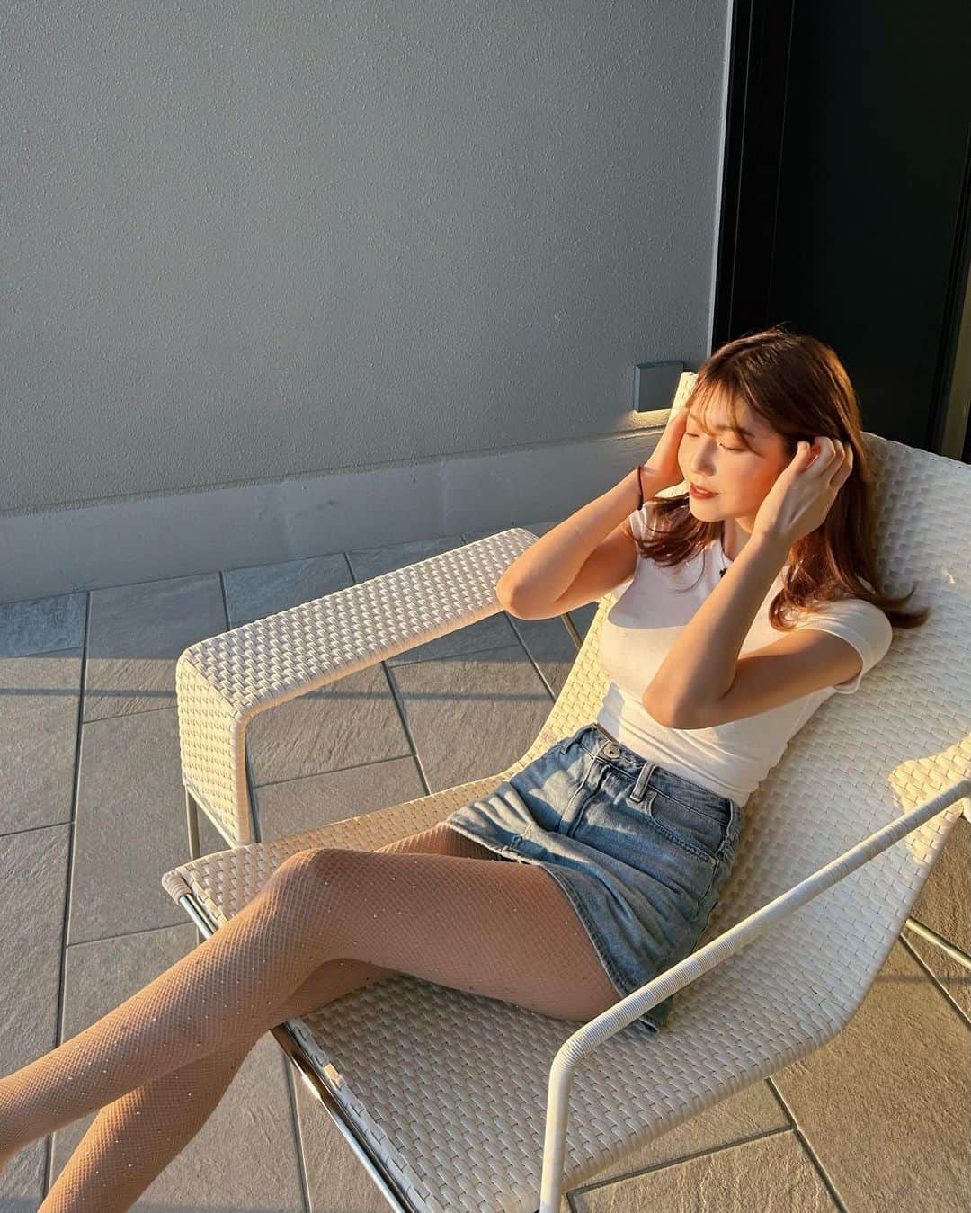 あべなつきさんのインスタグラム写真 - (あべなつきInstagram)「🌿☀️🦢🌊  三重県伊勢志摩の英虞湾を一望…🥹 サンセットが綺麗だった☀️  @grounds.official の白のスニーカーお気に入り👟🤍 シンプルな格好でも一気に可愛くなる🥰  スカートは、@gydajp 🐋  #三重県 #伊勢志摩 #三重」11月11日 13時18分 - i.am_natsuki_