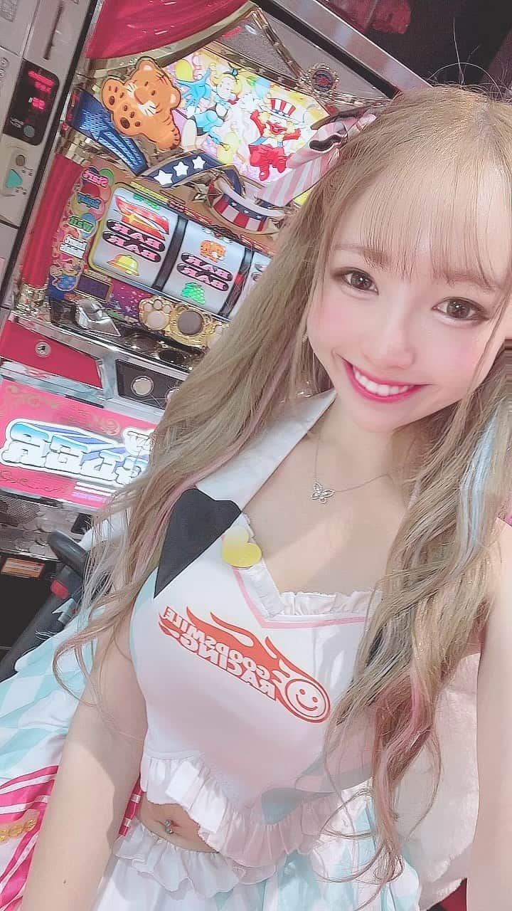 のインスタグラム：「なんだかんだジャグラーが安定  400ハマりなう  #ジャグラー #juggler #スロット #slot #スロット好きと繋がりたい」