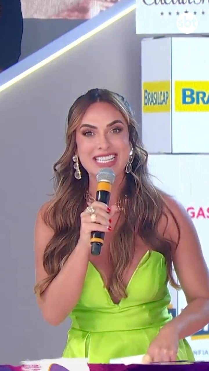 Nicole Bahlsのインスタグラム：「Multiverso da Nicole Bahls 😂  #TeletonAACD #Teleton2023  ☎ 0500 12345 05 - Para doar 5 reais⠀ ☎ 0500 12345 20 - Para doar 20 reais⠀ ☎ 0500 12345 40 - Para doar 40 reais⠀  Você também pode doar pelo site: www.teleton.org.br ou fazer um PIX para doeteleton@aacd.org.br」