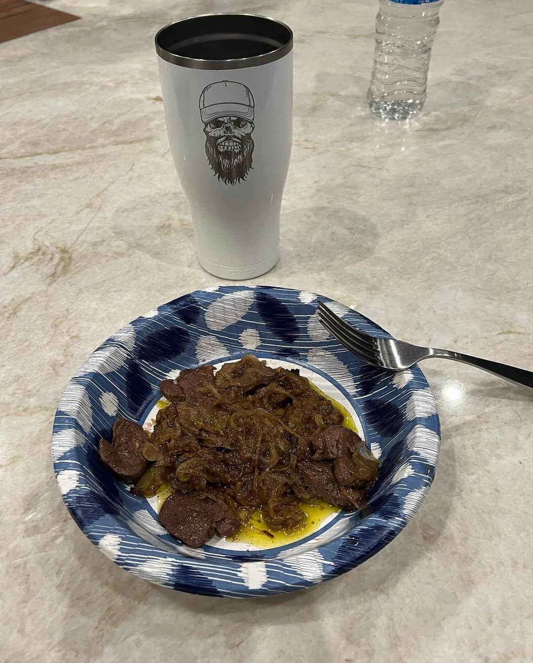 ストーン・コールド・スティーブ・オースチンさんのインスタグラム写真 - (ストーン・コールド・スティーブ・オースチンInstagram)「Sliced mule deer tenderloin in thin cuts. Sautéed onions in olive oil. Then sautéed tenderloin with garlic and and a pat of butter and mixed them together and seasoned with salt and pepper.  Fucking delicious.  Moolah on the ready for clean up… #venison #muledeer #deer  #chef #usa #america #wildgame  @nevadahuntingservices  @carsonvalleymeats  #silverlab」11月11日 13時53分 - steveaustinbsr