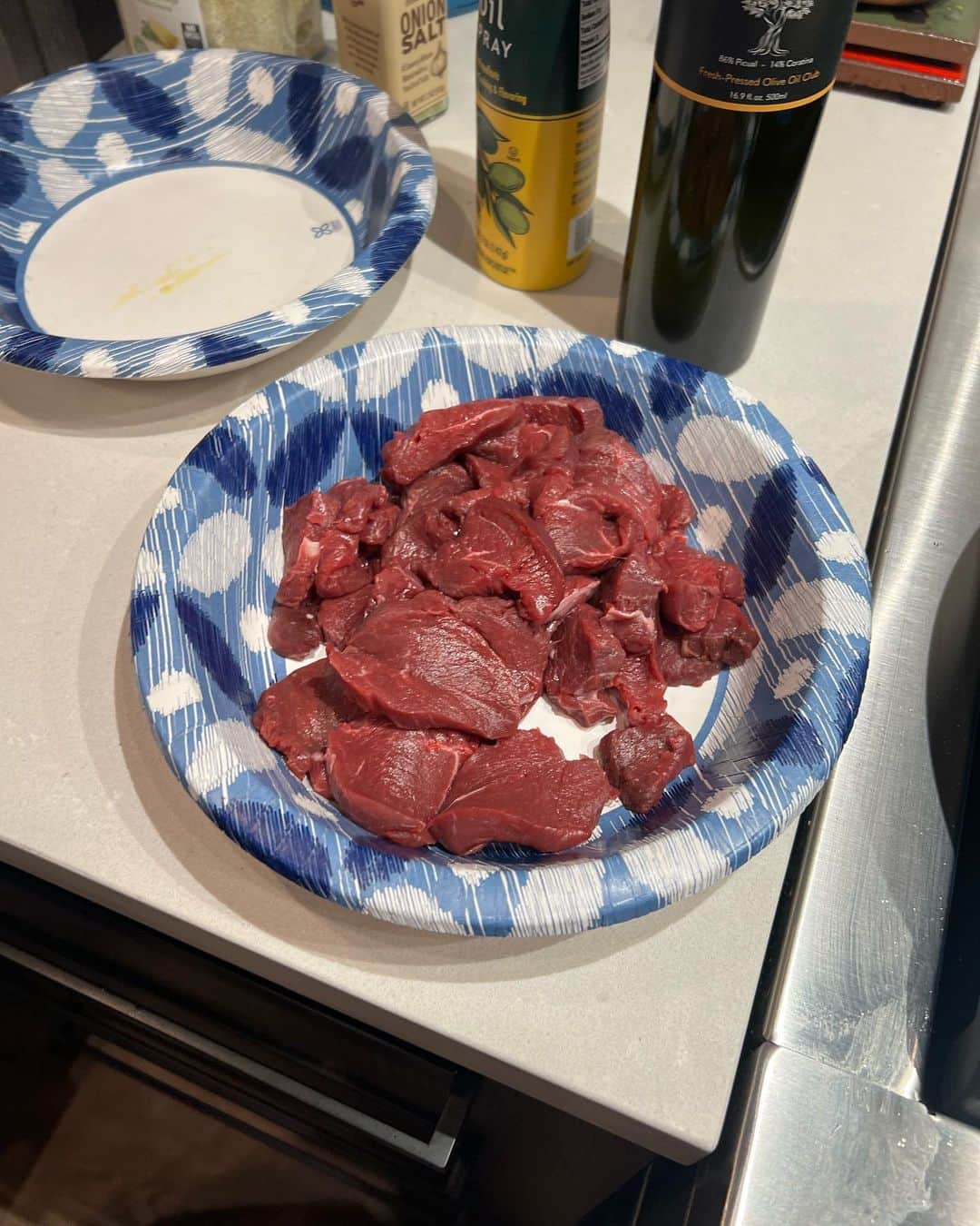 ストーン・コールド・スティーブ・オースチンのインスタグラム：「Sliced mule deer tenderloin in thin cuts. Sautéed onions in olive oil. Then sautéed tenderloin with garlic and and a pat of butter and mixed them together and seasoned with salt and pepper.  Fucking delicious.  Moolah on the ready for clean up… #venison #muledeer #deer  #chef #usa #america #wildgame  @nevadahuntingservices  @carsonvalleymeats  #silverlab」