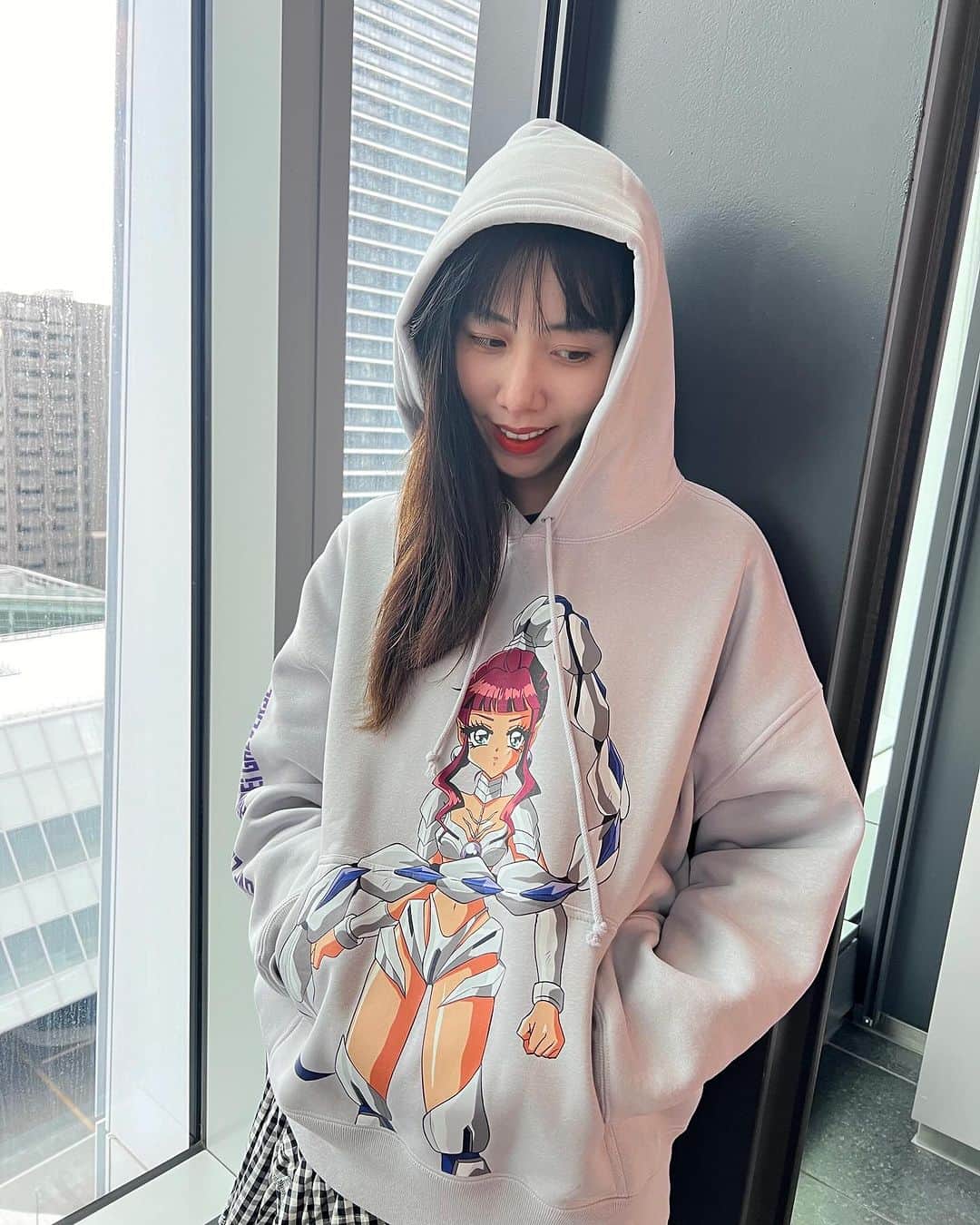 草野絵美のインスタグラム：「Tove Lo ✖️ Galverse "I like u"   collab merch drop❤️ Reserve Now at galverse.art/merch  Design by @_ayakaohira_  Lovingly Printed & Sent from Tokyo, Japan  Ultra-Exclusive, Limited Stock!😱♥️ @shinsei.galverse @tovelo   #shinseigalverse #galverse #tovelo」