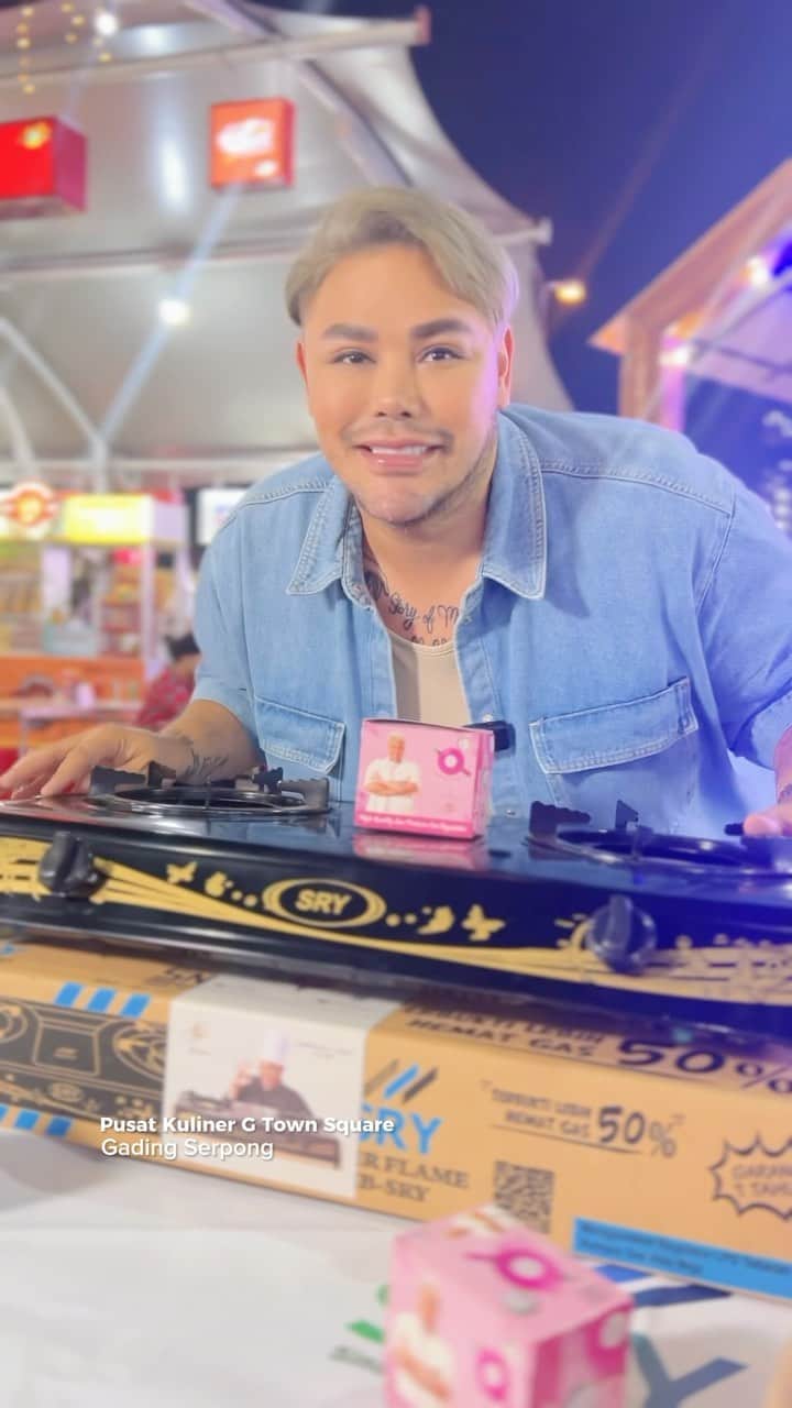 Ivan Gunawanのインスタグラム：「Happy weekend kesayangan🥰 Pasti Buibuk kesayangan tuh kepo kan sama keseruan perdana Grebek UMKM  @ivan_gunawan di @gtown_square !!  Nihhh biar pada nggak kepo Minsry kasih bocoran dikit keseruan kita kemarin !!!  Ehiyaa Buibuk yang punya UMKM atau rekomendasi UMKM yang harus ka Igun dan Minsry datengin boleh banget yaaa komen di bawah dan kasih tau Minsry🥰」