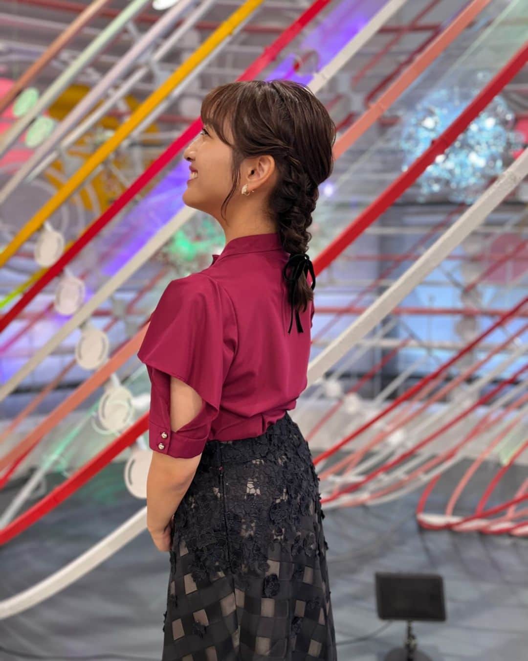 藤本万梨乃のインスタグラム：「* ちょっと前のサンデー。 メイクさんがとっても凝った髪型にしてくださいました☺️」