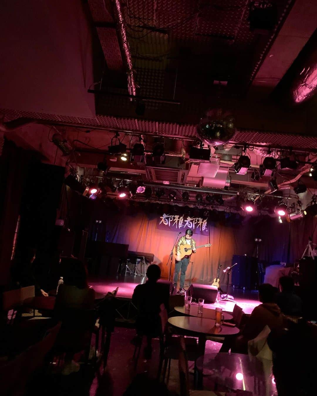 Eden Kaiのインスタグラム：「京都•ライブハウス都雅都雅！⁣ ありがとうございました🙇‍♂️⁣ ⁣ Kyoto / Live House TOGATOGA⁣ Thanks so much😆🙏⁣ ⁣ #EDENKAITOUR⁣」