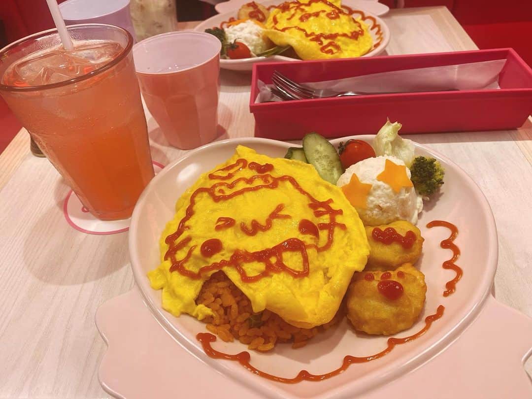 佐藤花×最上一花のインスタグラム：「彼氏が逮捕されたの知った直後に食べたひよこさんライス‪🐣」