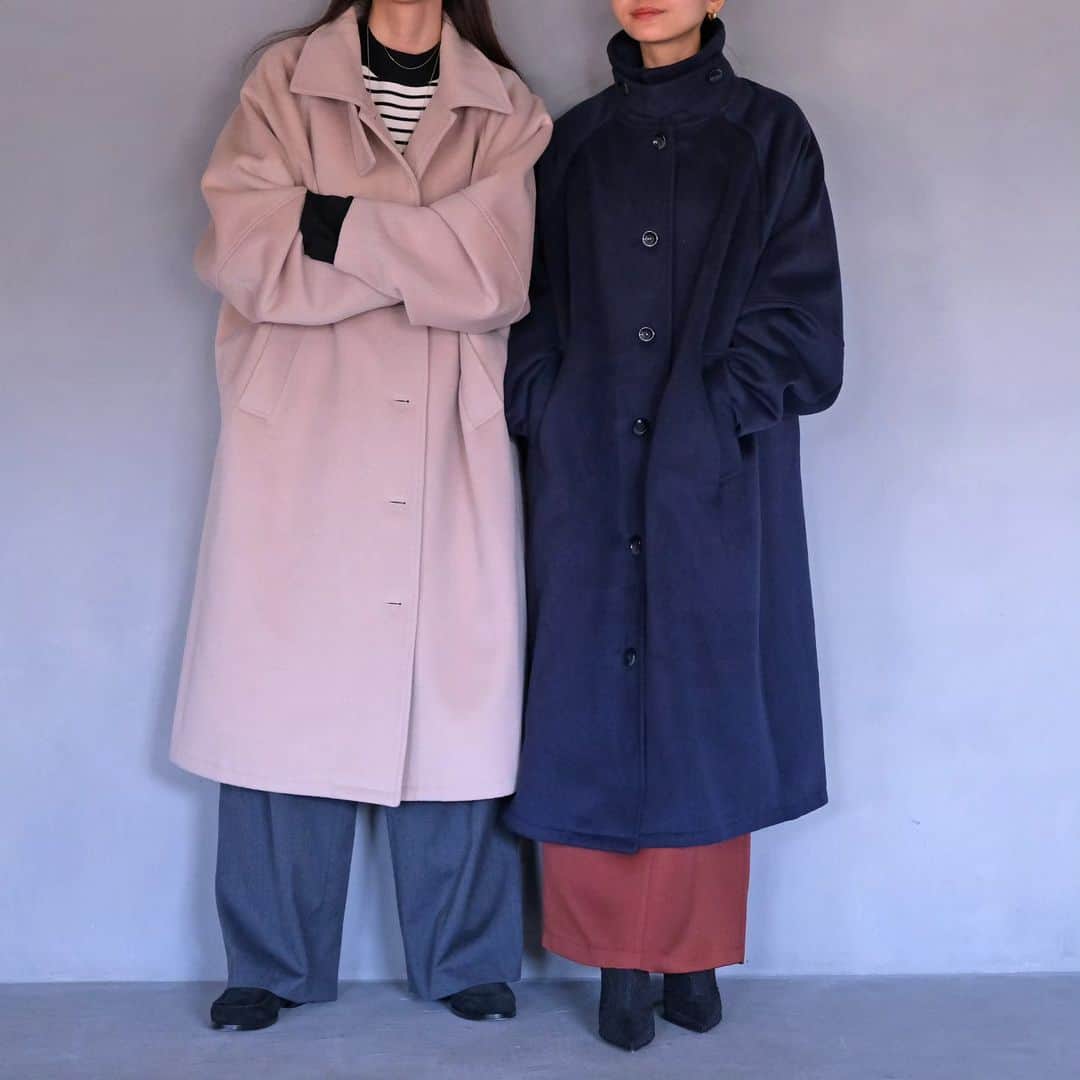 AKTEのインスタグラム：「スタンドネックボリュームスリーブコート ベージュ/ネイビー ¥32,450(tax in)  #akte #fashion #style #アクテ」