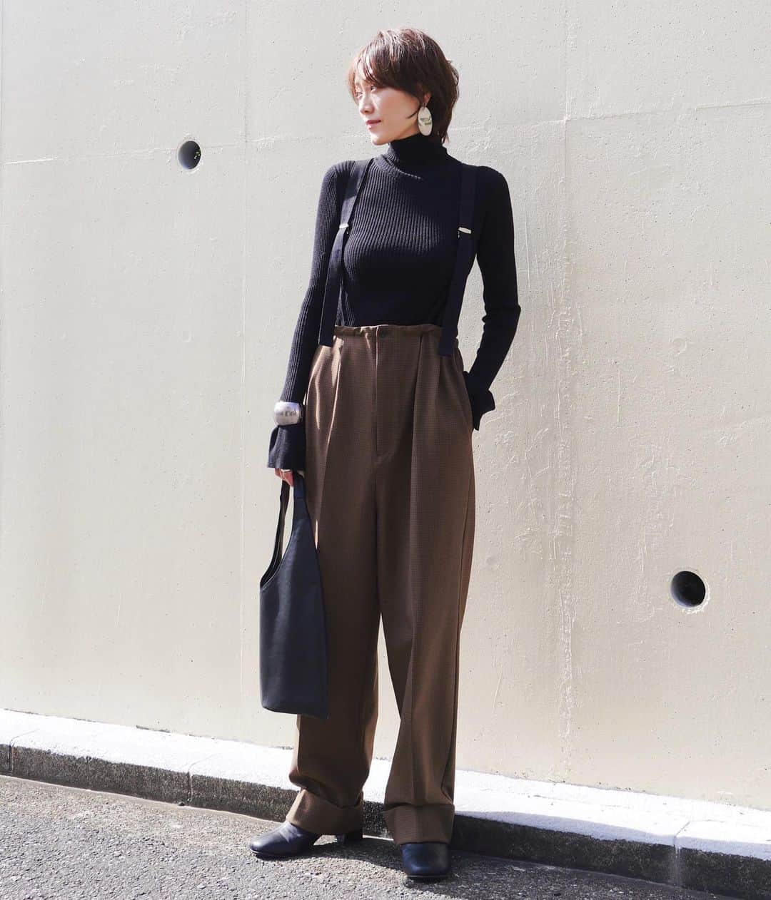 Miki Kanekoさんのインスタグラム写真 - (Miki KanekoInstagram)「このパンツ履きすぎ😌  🧶👖、pierce…#todayful 👜…#orientaltraffic 💍…#mou#9ban   .」11月11日 14時30分 - mikiaoba