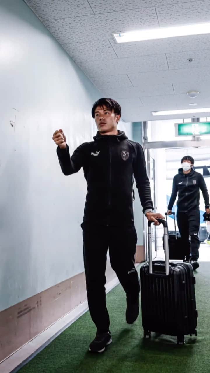 横浜FCのインスタグラム：「arrival🔥キックオフまであと30分！  チームバスが駅前不動産スタジアムに到着！ 全員で勝利を掴み取ろう✊  #yokohamafc  #横浜FC #jリーグ  #jleague  #hamablue」