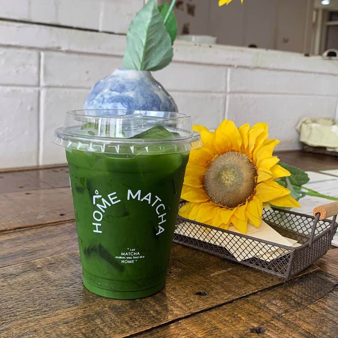 tealilycafeさんのインスタグラム写真 - (tealilycafeInstagram)「ICED MATCHA x COCO.  มัจฉะผสมน้ำมะพร้าว โดยที่ทางร้านเลือก จับคู่ matcha ที่สามารถชงกับ น้ำมะพร้าวแล้วมีความหอม นัว ละมุน โดยที่ไม่ผสมน้ำตาลเลยค่ะ  ONLINE DELIVERY  Line man : http://wongn.ai/i79gf  Robinhood : https://static.robinhood.in.th/app_link.html?URI=robinhoodth://merchantlanding/id/70153  #homematcha」11月11日 14時34分 - home.matcha