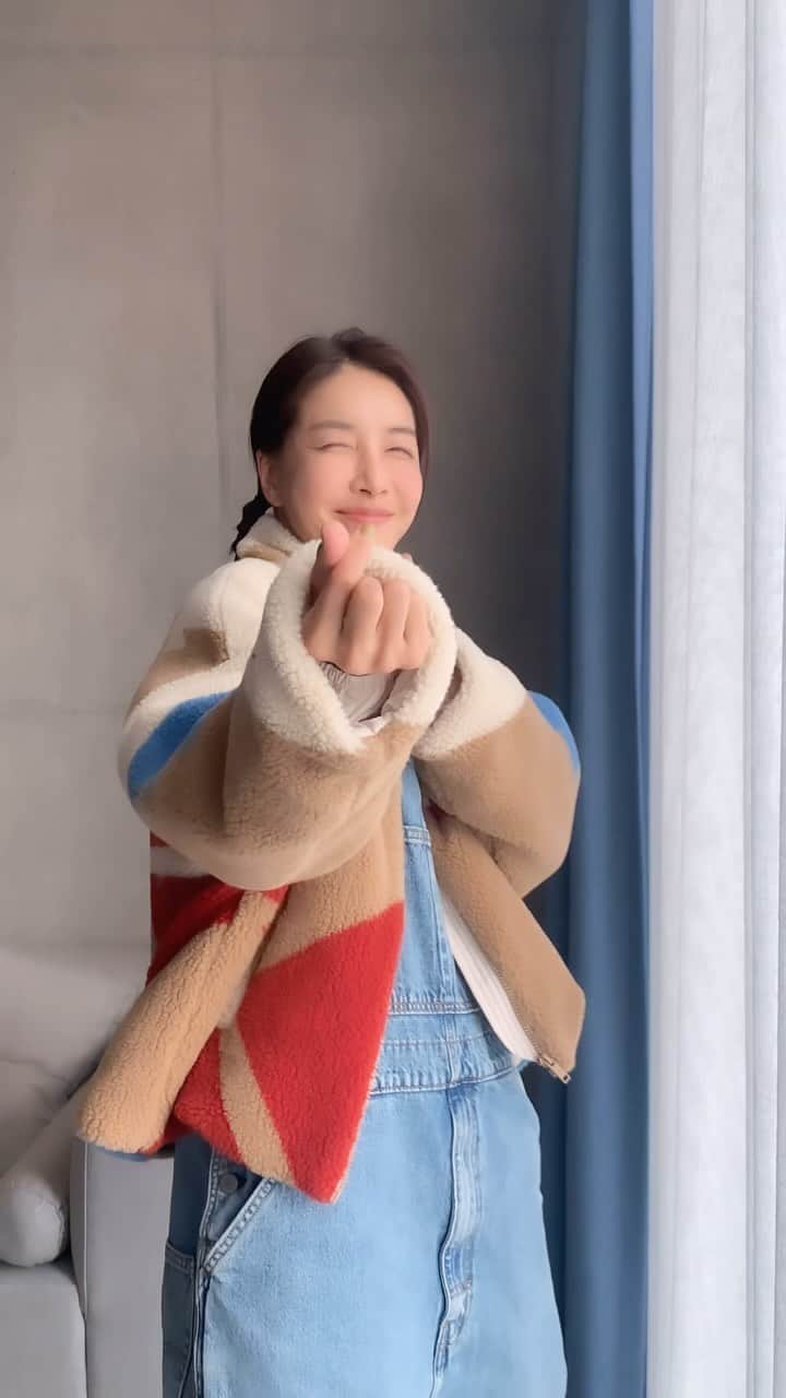 チン・ソヨンのインスタグラム：「자연스럽게 사진찍는법2」