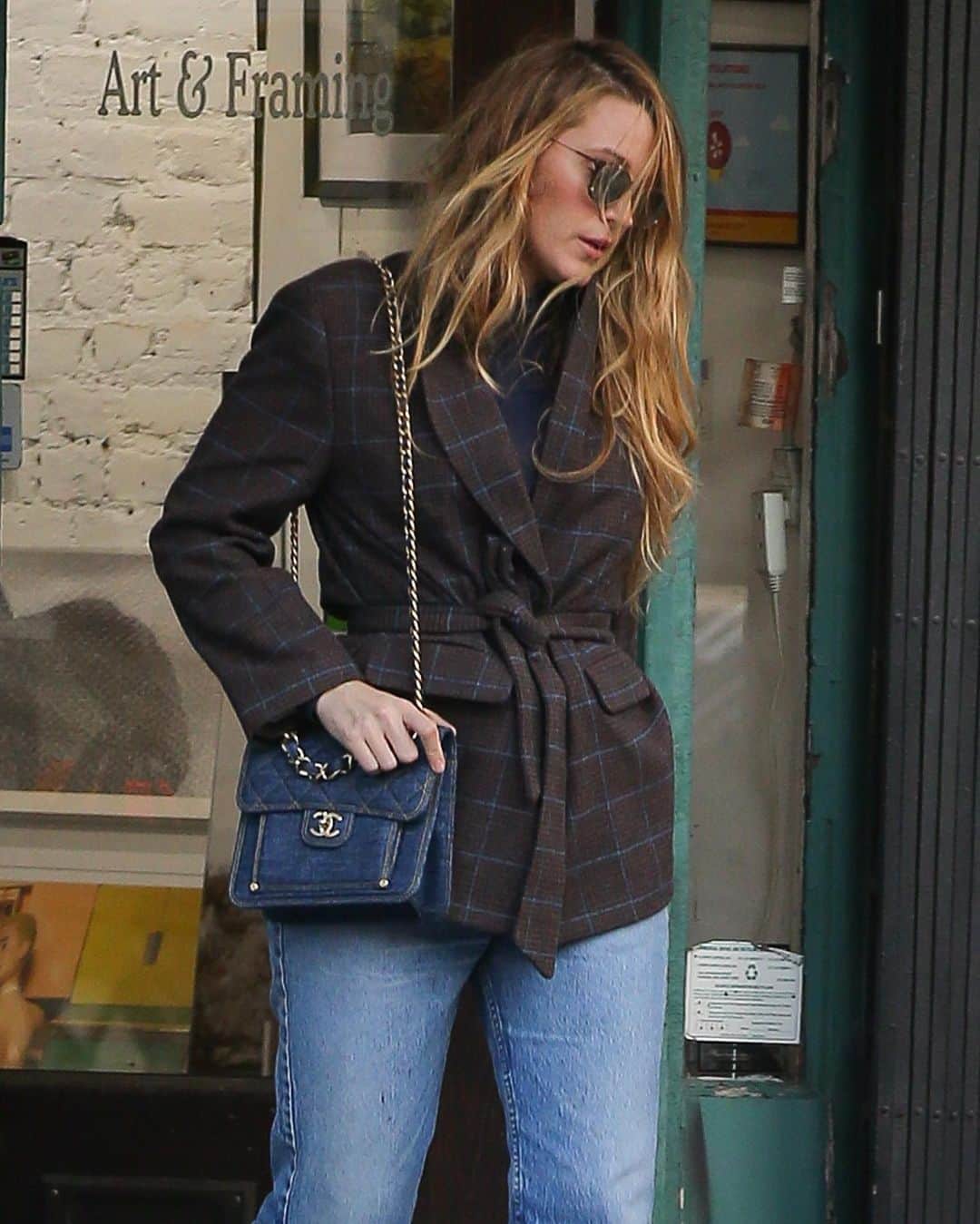 Just Jaredさんのインスタグラム写真 - (Just JaredInstagram)「Blake Lively dressed for the autumn weather while running errands on Thursday in New York City. Head over to JustJared.com for more photos! #BlakeLively Photos: Backgrid」11月11日 14時41分 - justjared