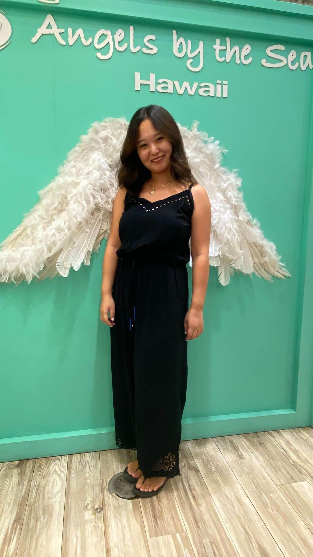 Angels By The Sea Hawaii Waikiki Based Boutiques ?Original clothing designed のインスタグラム：「インスタライブアーカイブ「おうちコーディネート」 MC🎙️ @_147mg._ @mayumi_hawaii  👗 @angelsbythesea 🍦 @kithtreats   @angelsbythesea has been Hawaii’s resort fashion brand based in Honolulu, Hawaii, since 2010. Please visit our online store 🌺www.angelsbytheseahawaii.com Owner Designer Nina Thai (Miss Waikiki) @nina_bythesea (日本語勉強中📚🙇🏻‍♀️) Please feel free to tag your pic for a chance to be featured!  ハワイのリゾートファッション、 エンジェルズバイザシー はミスワイキキである Nina Thai によって作られたハワイオリジナルファッションブランドです🌴日本語ウェブサイトはこちら www.angelsbytheseahawaii.jp  ハワイやリゾートファッションが好きな人は是非私達のアカウントをフォローして下さい🙌また私達の商品をポストする際にタグ付けしていただいたら私達からリポストされるチャンスがあります  #angelsbytheseahawaii #angelsbythesea #resortwear #hawaii #waikiki #supporthawaii #sheratonwaikiki #bandeau #palmleaves #hawaiibeaches  #ハワイ #ワイキキ #カイルア #ラニカイビーチ #シンプルコーデ #ハワイ好きな人と繋がりたい #エンジェルズバイザシーハワイ #エンジェルズバイザシー #リゾートファッション #ハワイに恋して #ハワイ限定 #シェラトンワイキキ #ワイキキビーチ」