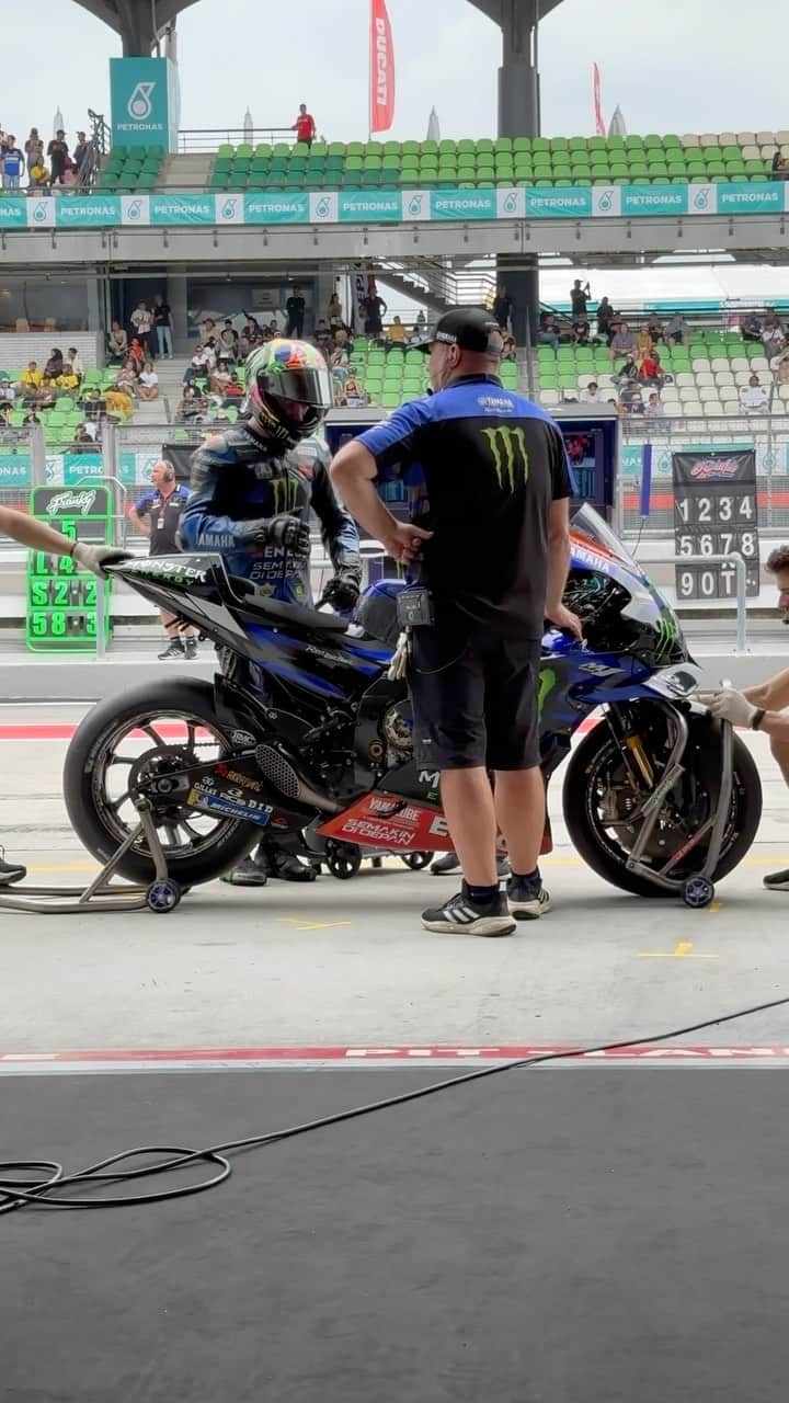 YamahaMotoGPのインスタグラム：「The hot qualifying track action🔥   Air temperature: 30°C Track temperature: 48°C Humidity: 90%  Would you be able to stand the Sepang heat? 🥵 🌡️  #MonsterYamaha | #MotoGP | #MalaysianGP」