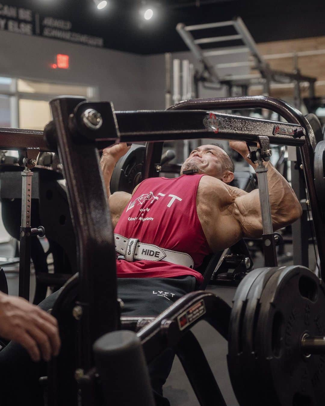 Kanekin Fitnessさんのインスタグラム写真 - (Kanekin FitnessInstagram)「Day 2.  Great chest day with @hideyamagishi  トレーニングに対する姿勢を更に学べた気がする。 レジェンドとのトレーニングはマジキツイけど達成感が物凄くあって結局楽しい🔥  @nick_walker39 looking like a freaking freight train.😱 Wishing for a speedy recovery 🙏🏼  Was a little speechless when @dannyhester just casually walked into the gym🔥  @lyft.official presents動画シリーズお楽しみに！  So many great machines at @powerhousegymlasvegas  Check them out if you’re in the area!」11月11日 15時14分 - kanekinfitness