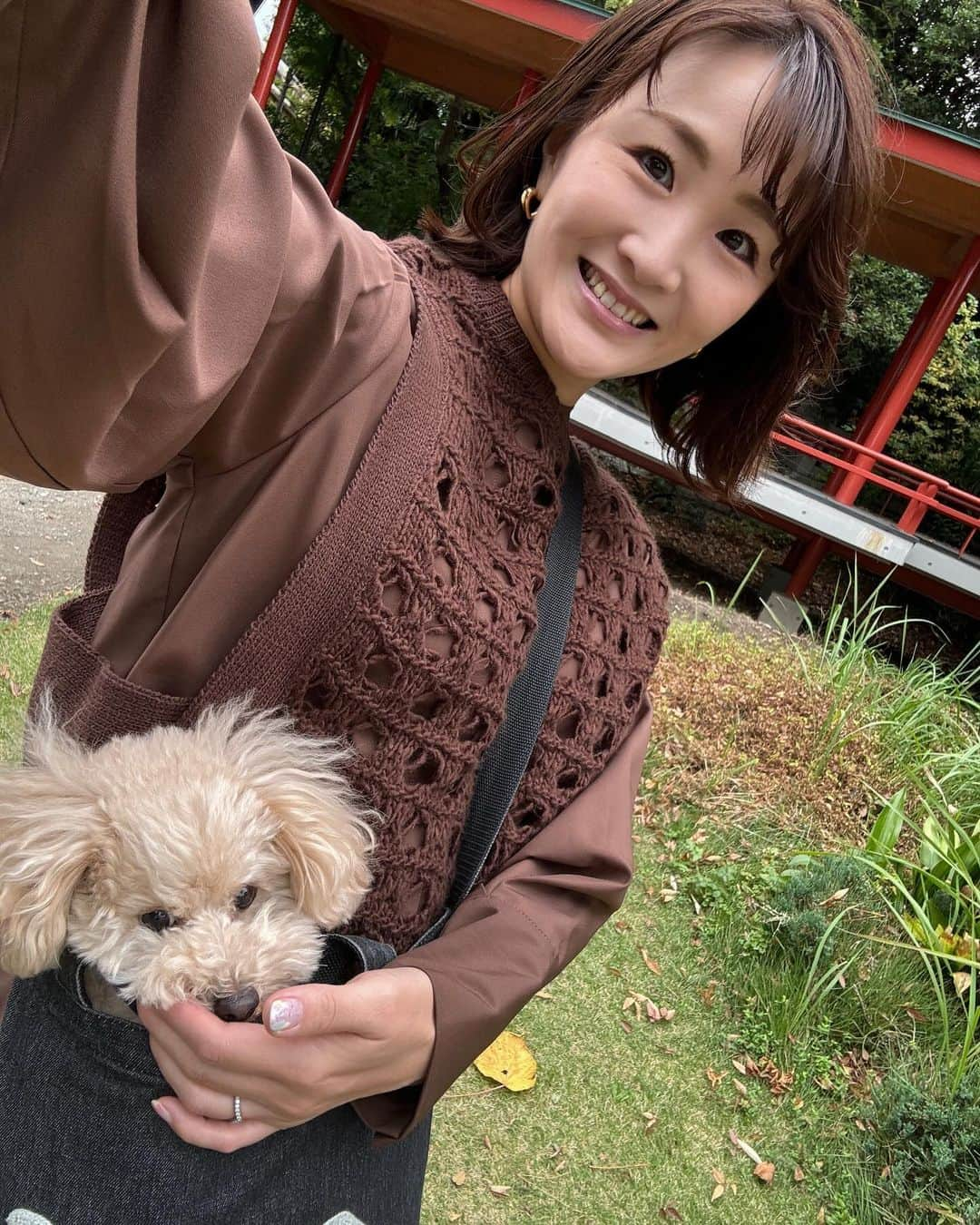 花音舞さんのインスタグラム写真 - (花音舞Instagram)「11/11✨ ワン🐶ワン🐕ワン🐩ワン🐕‍🦺 @rio_hoshizuki の投稿みて知りました♡ ワンちゃんの日なんですね‼︎✨  ニコちゃんと一緒に神社⛩️にお参りへ行ってきました🤍  昨日シャンテにいらして下さいました皆様 ありがとうございました🙏 お会いできてうれしかったです💐  #一粒万倍日  #大明日  #母倉日 #わんちゃん  #ポッキーの日」11月11日 15時12分 - mai_kanon_official