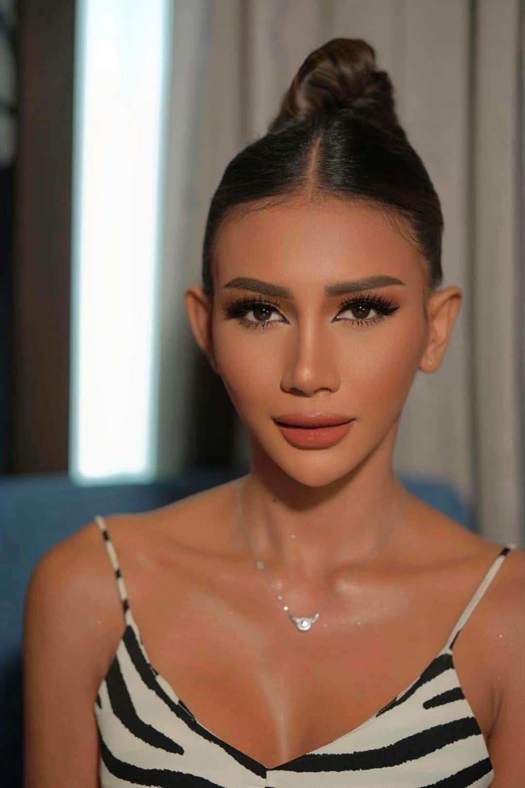 Ivan Gunawanのインスタグラム：「Are you ready for Reina Hispanoamericana Indonesia 2023 @chesy.mose   She will represent indonesia on the next @rhispanaoficial, that will be held in Bolivia  Make Up @erniaredberry & @sabilmakeup  Hairstylist @yoyohwky   Cc : @yayasanduniamegabintang @ivan_gunawan @meidypesik @dardo_djf   #yayasanduniamegabintang  #ivangunawan  #mmbi2023  #timetoshine」