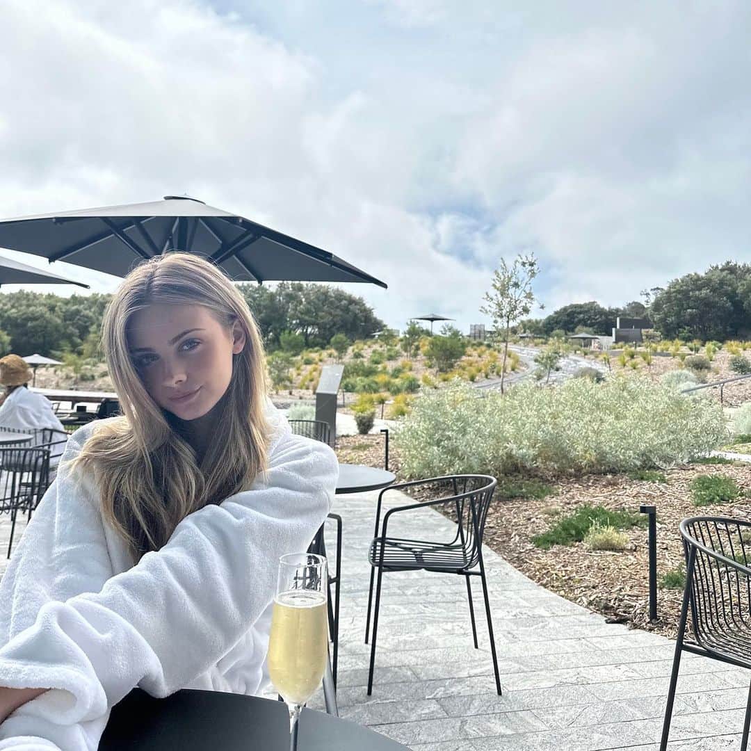 Indi Woollardのインスタグラム：「@albathermalsprings 🤍」