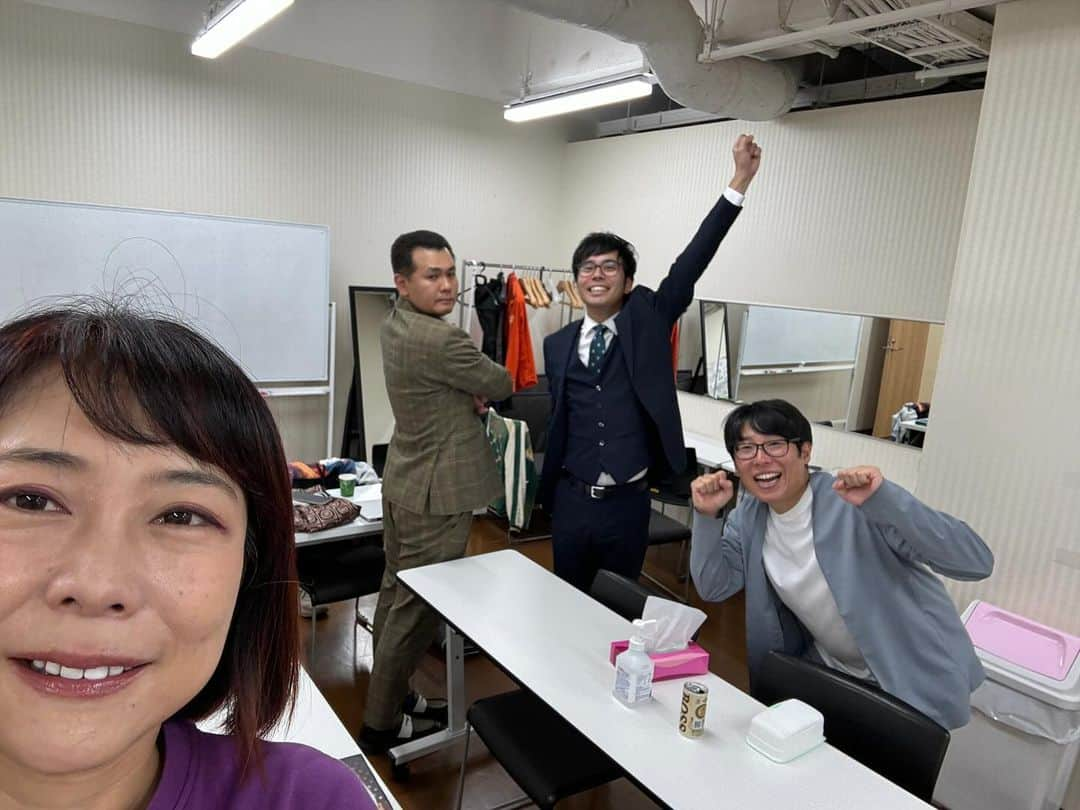 椿鬼奴さんのインスタグラム写真 - (椿鬼奴Instagram)「沼津ラクーン劇場に着いたよ！ 太鼓判ライブ終演の16:20頃、受付あたりで劇団椿 沼津公演のチケット売りに行きます！！お近くの方は是非！！ #楽屋 #ザパンチ さん #さこリッチ」11月11日 15時41分 - tsubakioniyakko