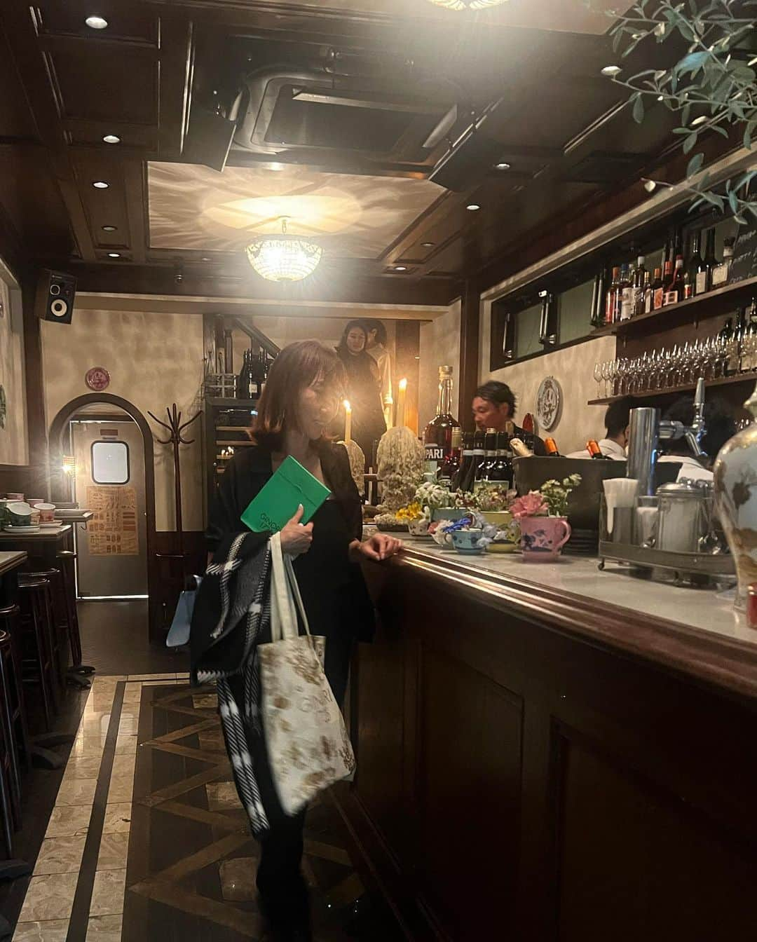 佐々木敬子さんのインスタグラム写真 - (佐々木敬子Instagram)「. TRATTORIA GINORI 1735   代々木八幡にあるアットホームなイタリアンバール＆レストラン1500 @1500_millecinquecento  での @ginori1735 のホリデーコレクション ORIENTE ITALIANO GOLD のローンチdinner✨  「歓び」と「楽しさ」に満ちたイタリアの賑やかな食のムード  色とりどりの美しいOriente Italianoプレートで頂く美味しい料理と楽しい会話、ジノリの世界観を感じながらの食事は素晴らしい時間でした✨✨✨  テーブルコーディネートが素敵すぎて… 自宅の食卓もこんな風に美しく器を並べて心踊るような豊かなライフスタイルにしていきたいなと。 可愛すぎて全部欲しくなる。。w ホリデーシーズンに向けて少しずつ集めていきたい🤍  #TRATTORIAGINORI1735  #ginori1735」11月11日 15時37分 - keikosasaki_mylan