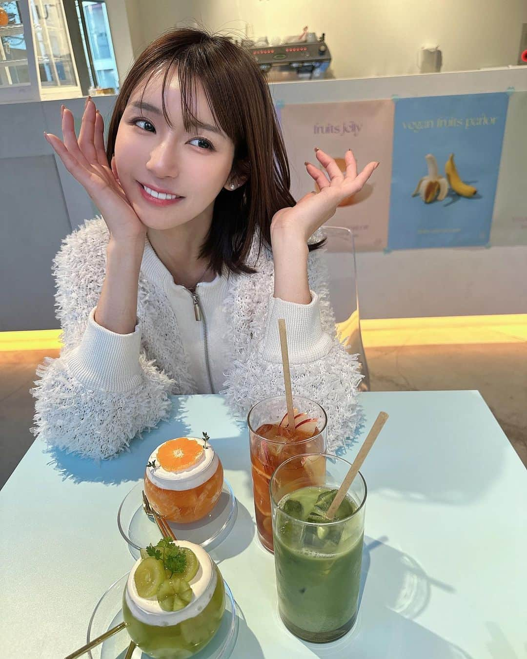 蒼川愛さんのインスタグラム写真 - (蒼川愛Instagram)「フルーツサンドがマイブームで🍇🍓🍑🍉 すきぴちゃんと甘いもの活動してきた🫶🏻 @purinnn101   . . . #恵比寿カフェ #恵比寿 #恵比寿カフェ巡り #カフェ #フルーツサンド」11月11日 15時38分 - tougarashi_suki