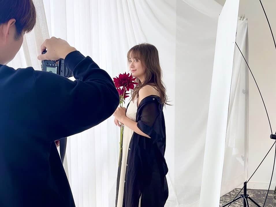 小松彩夏のインスタグラム：「⁡ ⁡ こちらも素敵な撮影でした📷✨ ⁡ お楽しみに❤️ ⁡ Thank you♡ ⁡ @yasuzo  @k___marco  @marco_hairmake  @class_studio_2019  ⁡」