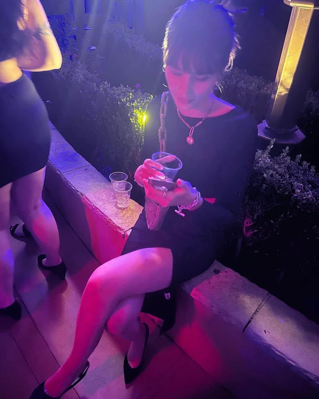 高松チェルシーリナさんのインスタグラム写真 - (高松チェルシーリナInstagram)「. WynnのXS night clubにて！ 間違えてヒールなんて履いて行ったもんだから足がもげるかと思ったけど楽しすぎてずっと踊ってました🩷🥹 けどもう帰りは裸足で帰りました🥹🦶もう1歩も歩けなかった← . #wynnlasvegas#xsnightclub#アメリカ生活#ラスベガス#ラスベガス在住#母もたまにははじけるぜ」11月11日 15時53分 - chelsea_rina