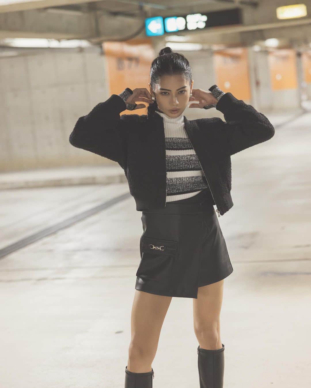 デュラスアンビエントのインスタグラム：「𝐀𝐌𝐁𝐈𝐄𝐍𝐓 𝟐𝟎𝟐𝟑 𝐖𝐈𝐍𝐓𝐄𝐑 𝟐𝐧𝐝 𝑔𝑒𝑡 𝑡ℎ𝑒 𝑝𝑒𝑟𝑓𝑒𝑐𝑡𝑙𝑦 𝑤𝑖𝑡ℎ 𝑏𝑜𝑡ℎ 𝑐𝑎𝑠𝑢𝑎𝑙 𝑎𝑛𝑑 𝑚𝑜𝑟𝑒 𝑝𝑜𝑙𝑖𝑠ℎ𝑒𝑑 𝑙𝑜𝑜𝑘𝑠  #ツイードキルティングブルゾン <Ivory, Mix, Black> 【11/13(MON)20:00-】  デイリーに着たい、冬のツイードブルゾン。中はキルティング仕様になっているので、保温性も抜群。 着丈はやや短めに設定し、裾でキュッと窄まるシルエットに調整。センターにはしるシルバージップが、エッジの効いたアクセントをプラスする一着。  #グラデーションボーダーニットトップス <White, Brown, Black> 【11/22(WED)20:00-】  ボーダー柄をグラデーションにしたキャッチーなデザイン。 ホワイトとブラックにはシルバーラメで冬らしい煌めきを、ブラウンにはゴールドで温かみのある色合いにしています。  #ビットポケットデザインスコート <White, Leather/Ivory, Leather/Black> 【11/20(MON)20:00-】  今季トレンドのミニ丈×ロングブーツのバラウンスが叶う、デザインスコート。 レディな印象はそのまま、ショートパンツ仕様のアクティブさと併せ持つことで、ミニ丈ながらも安心感のある着やすさに拘りました。 フロントにはビット付きのポケットを配し、コーディネートのアクセントとして光ります。  ＿＿＿＿＿＿＿＿＿＿＿ ✔︎ @ambient_styling #AMBIENT #ambient_official #ambientstyle #アンビエント #23winter #wintercollection」