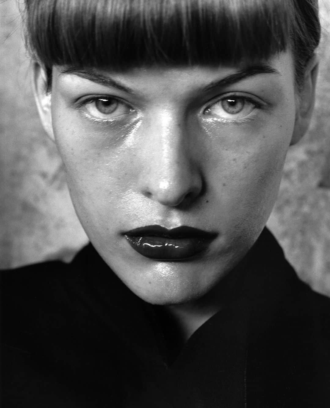 ピーター・リンドバーグのインスタグラム：「MILLA JOVOVICH, PARIS 1998」