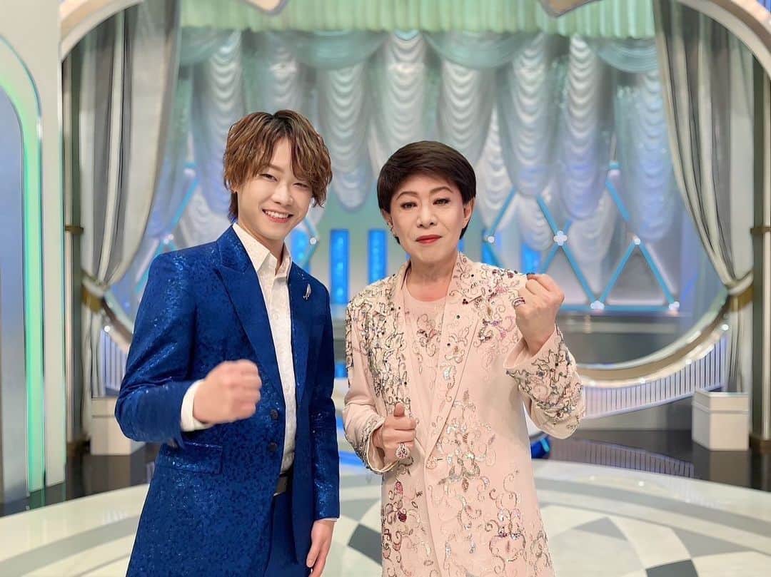 はやぶさのインスタグラム：「先日はNHK『はやウタ』の収録でした！ やっぱりひとりのテレビ収録は緊張します。本当に歌詞が飛びそうでした（笑） 大先輩の『美川憲一』さん『原田悠里』さんにお写真をお願いしました。 放送をお楽しみに！  【EN】  The other day I was recording for NHK's "Haya Uta!  I was really nervous about recording for TV alone.   I really felt like the lyrics were going to fly out of my head (Lol).  I asked my seniors "Mikawa Kenichi"san and "Harada Yuuri"san to take a picture with me.  Please look forward to the broadcast!  #駿河ヤマト #はやぶさ  #NHK #はやウタ #美川憲一 さん #原田悠里 さん #歌詞 #飛ぶぞ #一日一枚  #写真  #hayabusa #hikaru #yamato #event  #picstory  #picstagram #photooftheday  #photogram  #hayabusadiary  #はやぶさの日記  #fotohariini」