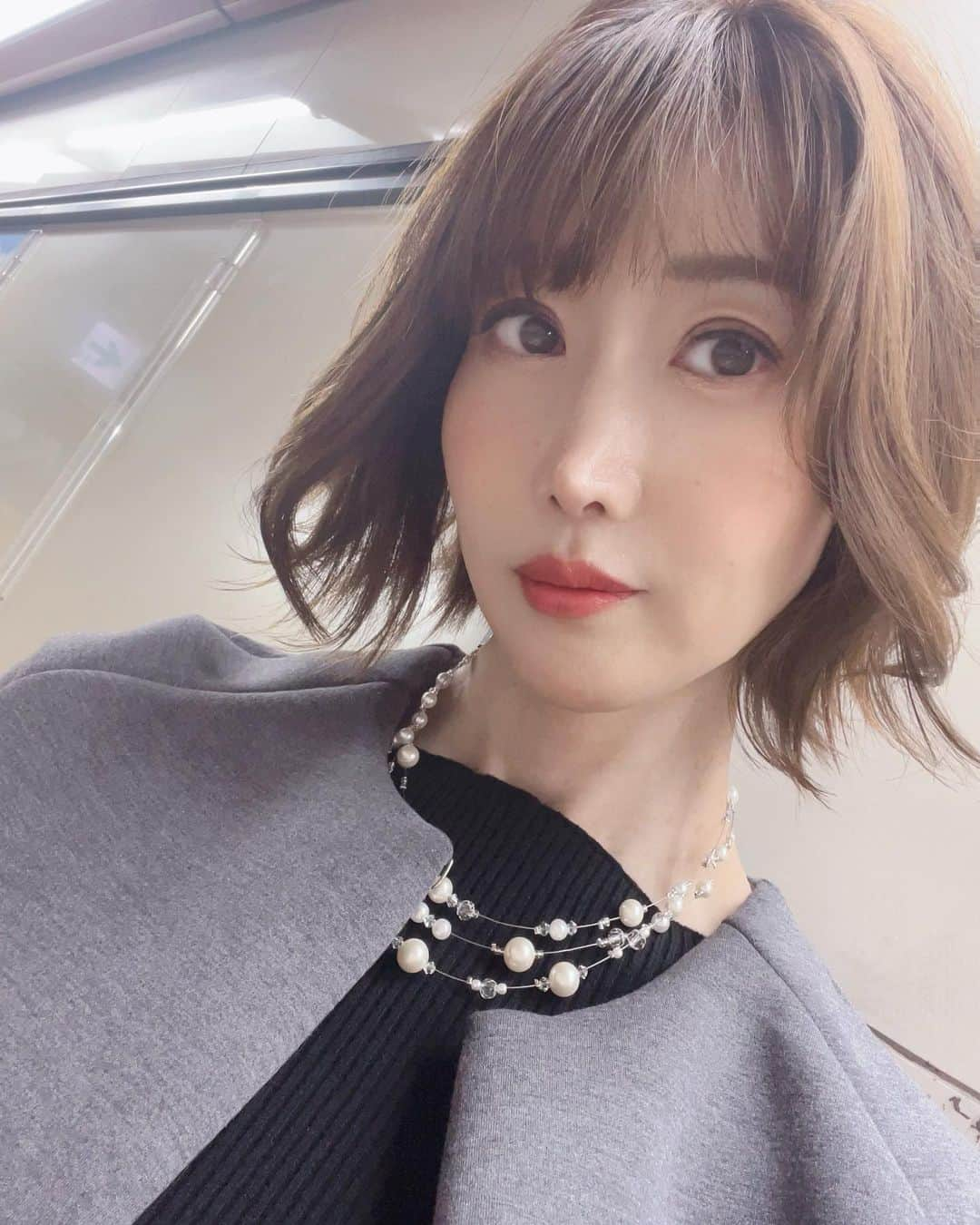 渋谷恭子さんのインスタグラム写真 - (渋谷恭子Instagram)「諸事情により少し長めになったけど ロングからこの長さって新鮮😊💕  @soleilme_official のジャケットお気に入り❤️  #カット #ヘアドネーション #ドネーションカット #ボブ #ボブアレンジ #ボブヘアアレンジ #ボブヘア #アラフィフ #アラフィフヘア #ヘアアレンジ #ショートボブ #ショートボブアレンジ #ショートボブヘア #外はね #外はねボブ #外ハネ #外ハネボブ #外巻き #レイヤー #レイヤーボブ」11月11日 16時11分 - kyoko.86